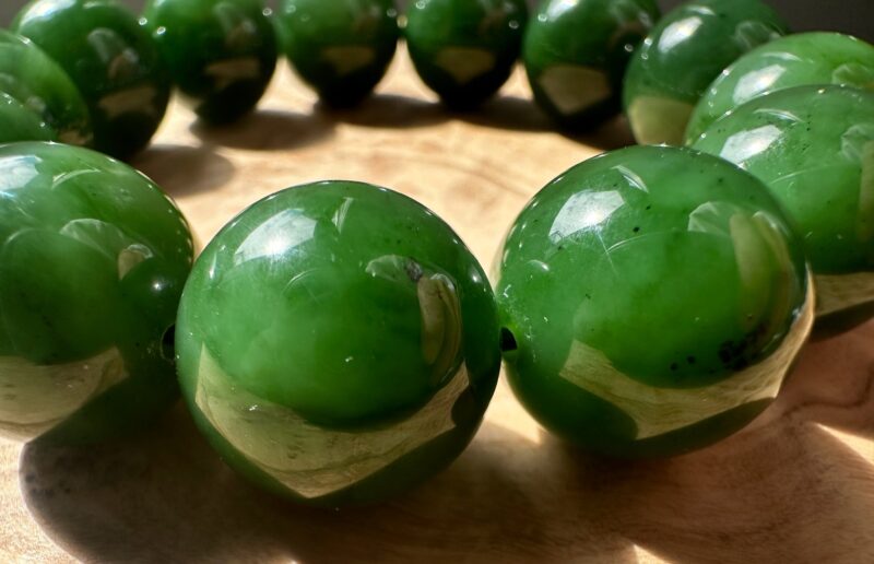 18mm A Grade Jade Bead Bracelet - Image 2